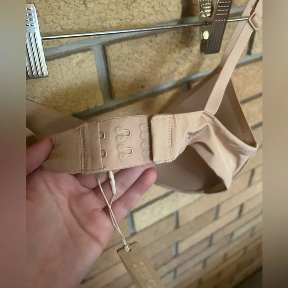 NWT SKIMS Wireless Form Push Up Plunge Bra Clay Beige Women’s Size 30B - Picture 6 of 6